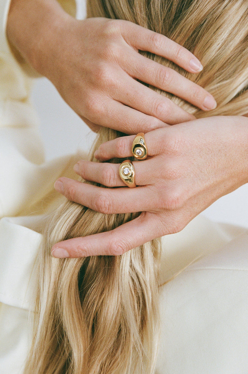 HERITAGE SIGNET RING - CLEAR