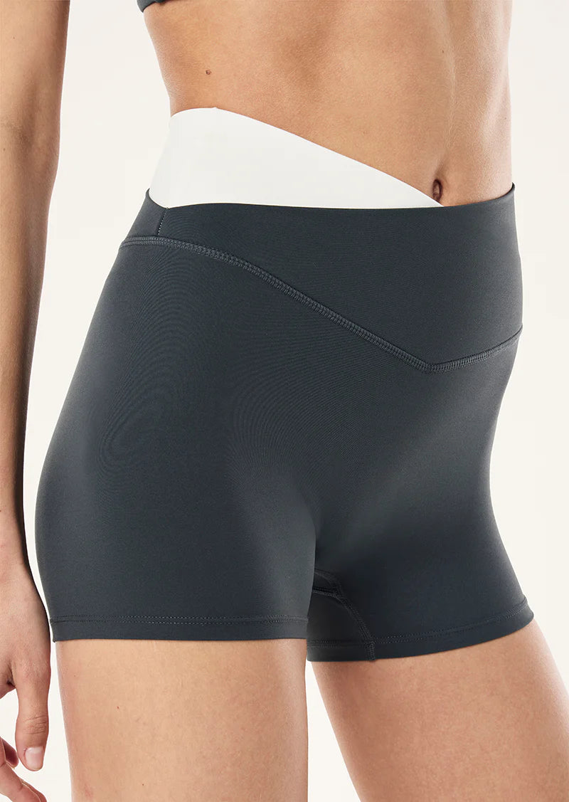 WANDER 3" BIKE SHORT IN ASPHALT